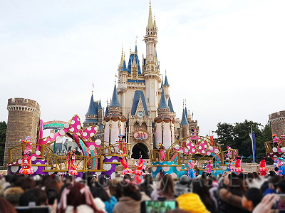 キャッスルフォアコートのプレミアアクセス対象エリア（前から9列目）から見たミニー＠ファンダーランド