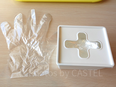 コロナ対策のビニール手袋