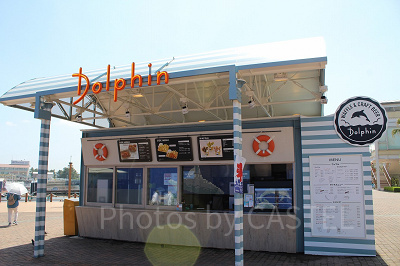 ワッフルとクラフトビールのお店「ドルフィン」