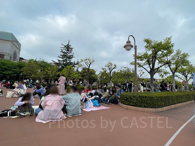 ディズニーシーの開園待ちの様子