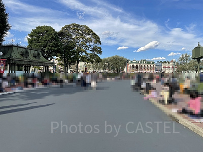 パレード待ちの様子／13:00頃