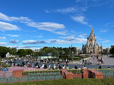 パレード待ちの様子（2022年7月16時50分ごろ）