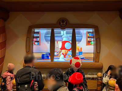 キノピオカフェの待ち列の様子