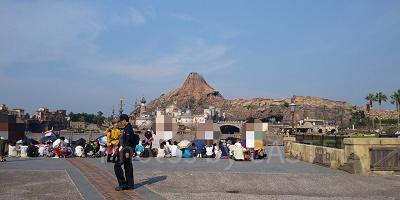 開園直後のディズニーシーのゲットウエット待ち