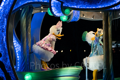 東京ディズニーランドでパレード鑑賞