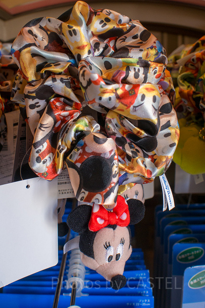 総柄シュシュ（ミッキー＆フレンズ）