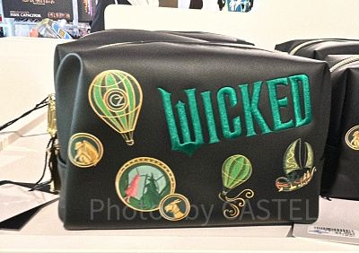 ウィキッドの黒色のポーチ
