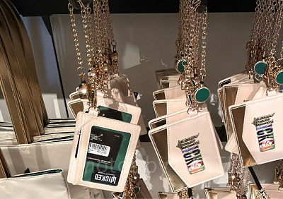 ウィキッドのリール付きパスケース