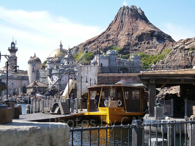 黄色のトランジットスチーマーライン