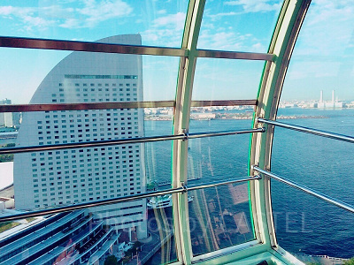 みなとみらいの観覧車からは海も眺められる