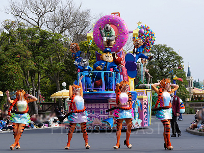 ズートピアのフロートとダンサー