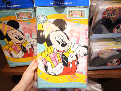 23 ディズニー誕生日グッズ5選 ぬいぐるみバッジ ロゼット タオルがバースデーデザインで登場
