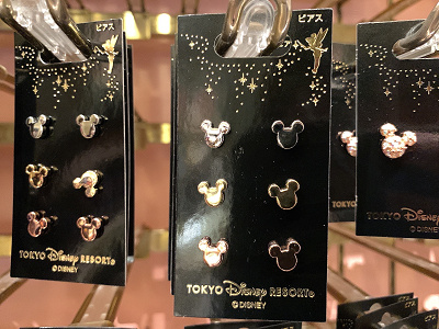 ディズニーのピアス イヤリング28種類まとめ ランド シーの人気アクセサリー