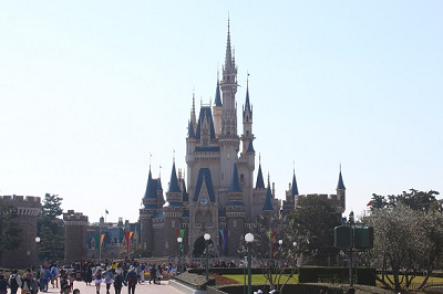 閲覧注意 ディズニーランドの都市伝説連発 心霊現象や事故 閉園後も隠れているとどうなる