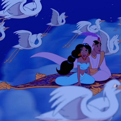 ロマンチックな空の旅を演出した魔法のじゅうたん