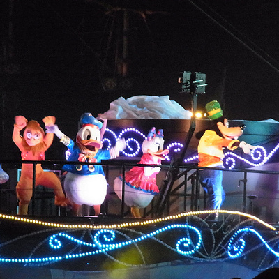 やっぱりパレードは見てから帰りたい