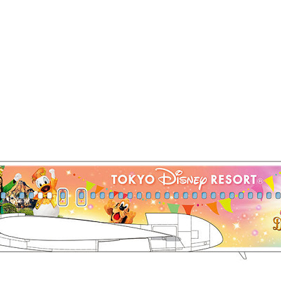 40周年のコスチュームを着たミッキーたちがデザインされた機体