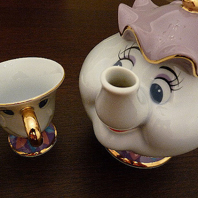 姿を変えられた使用人たちの演技にも注目