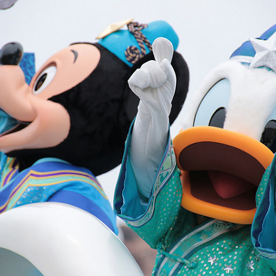 七夕デイズの特別ショーでは、キャラクターたちがオリジナルコスチュームを披露してくれます