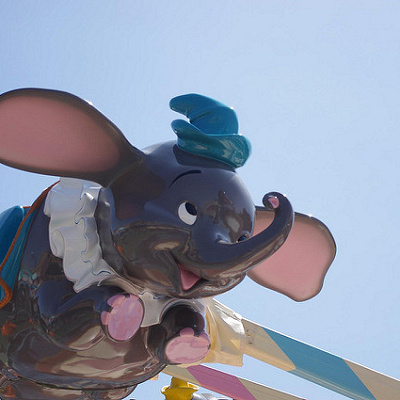 大空をかける子ゾウ・ダンボ