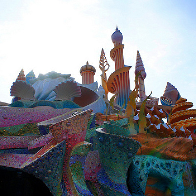 遠目にも近くからでも美しい外観