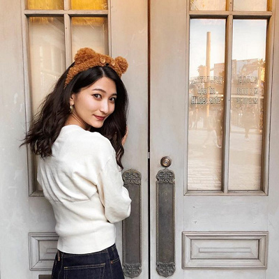 ティムのシンプルカチューシャでキレイめコーデ