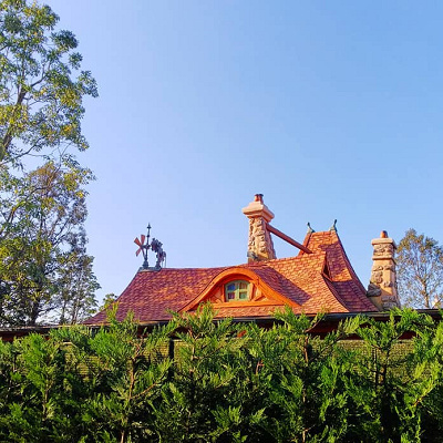 ベルと父モーリスの家（ファストパス発券所）