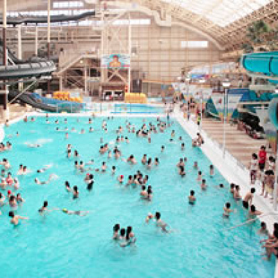 ウォーターパークの大プール