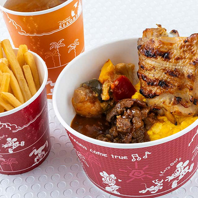 骨付きチキンとハッシュドビーフライス（牛カルビ、エッグ）