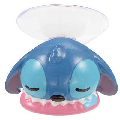 ぐっすり眠るスティッチの頭を借りて…