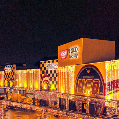 明るくあたたかな光に包まれたにぎやかなエリア