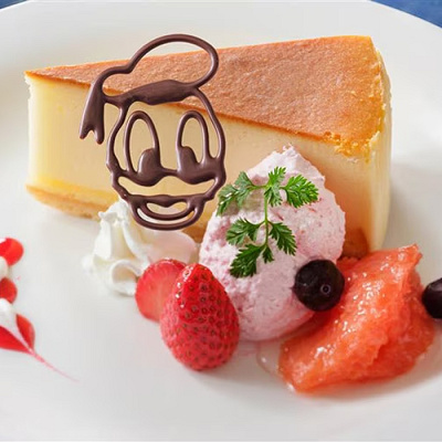 レストランでドナルドの誕生日をお祝い！