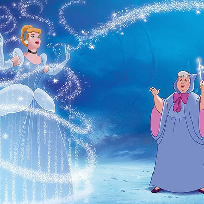 魔法にかけられて、大変身するシンデレラ。