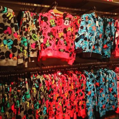 定番の総柄パーカー