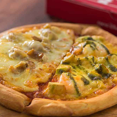 コンビネーションピッツァ(チキン、アボカド・シュリンプ)