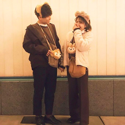 ダッフィー＆シェリーメイのパスケースを合わせたカップルコーデ