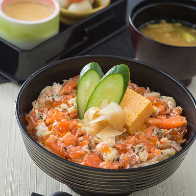 蟹とサーモンとイクラのちらし丼