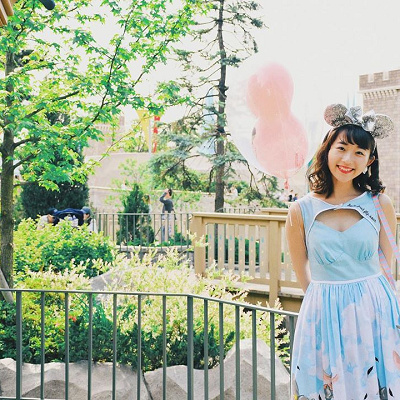 カットアウト×シャーベットカラーのワンピースコーデ