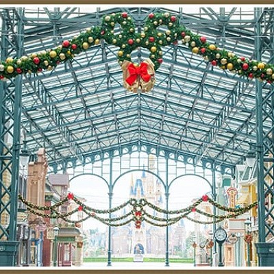 ディズニーランドのクリスマスデコレーション