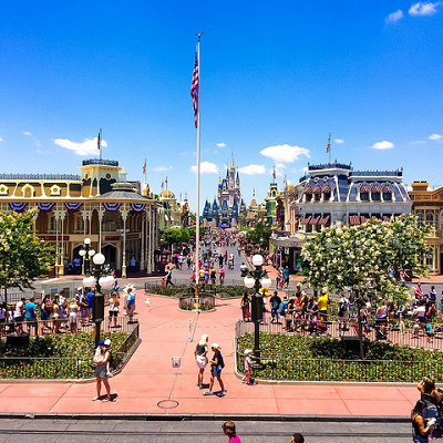 青空が似合うディズニーランド