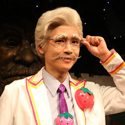 歴史を紹介するいちご博士