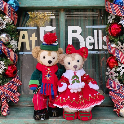 クリスマスコスチューム姿のダッフィーとシェリーメイ