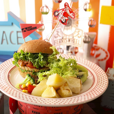 ＜デューク・カブーン＞空高く！スタントバーガー