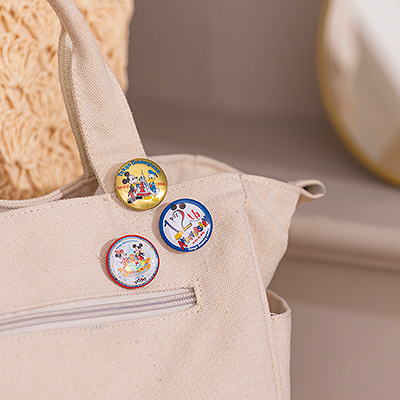 各周年の缶バッジ（ショーケースオブドリームス）