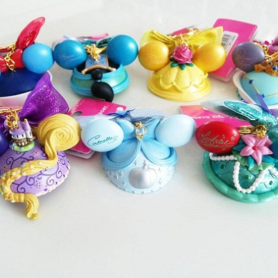 イヤーハット型のキーチェーン