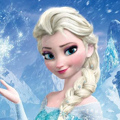 「レット・イット・ゴー〜ありのままで〜」を歌う、エルサ