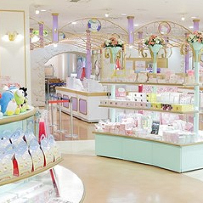 限定グッズがたくさん売っているエントランスショップ