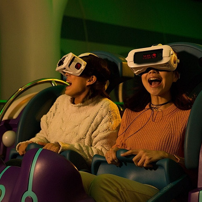 エヴァのVRメガネの映像とアトラクションがシンクロしています！