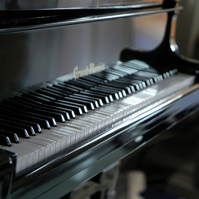 お馴染みの名曲たちもオリジナルも