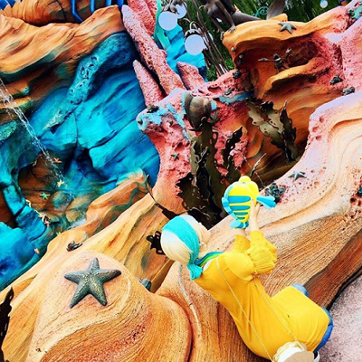 アリエルを見つめるフランダー